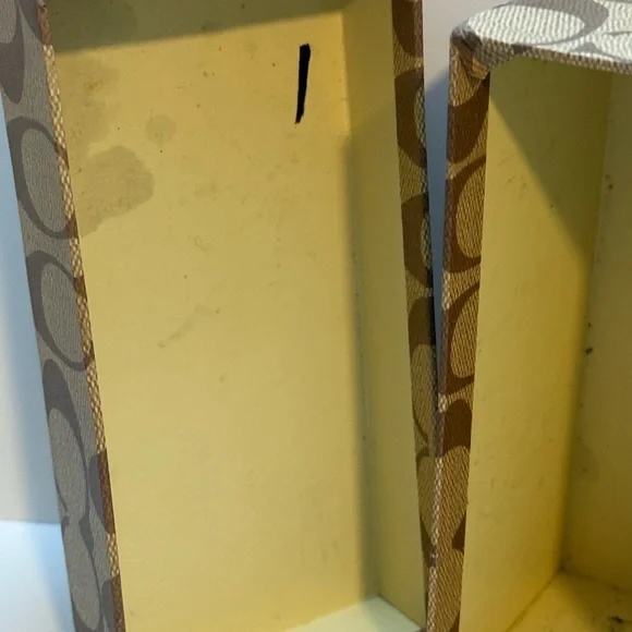 Coach Box - Picture 7 of 8